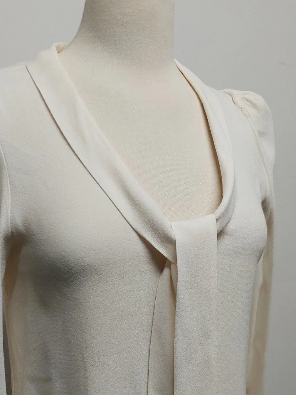 Reformation Ivory “Anaya” Puff shoulder Long-Sleeve Bow Tie Blouse Size: S